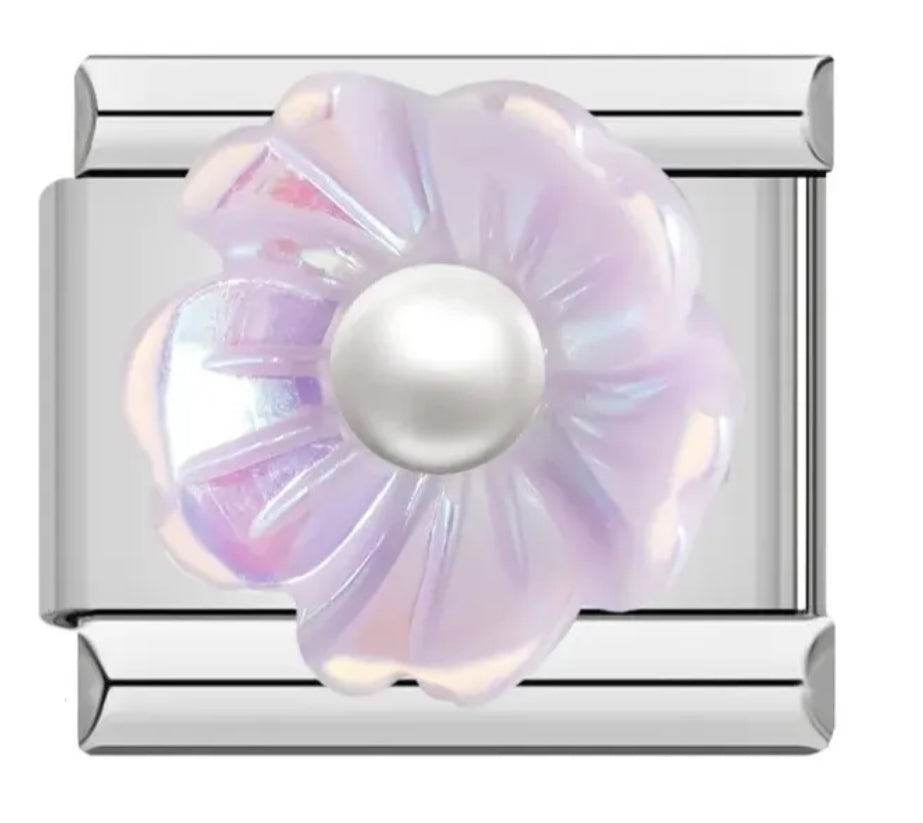 FLOWER WITH PEARL
